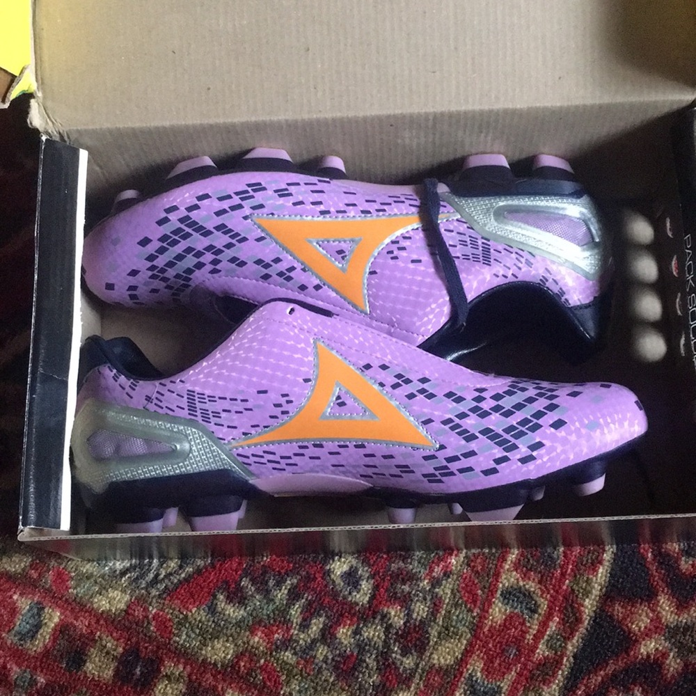 Womens soccer shoes